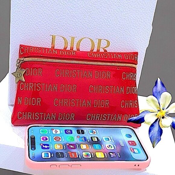 CHRISTIAN DIOR RED PATENT LEATHER CLUTCH WITH RHINESTONES SILVER STAR CH… - Picture 3 of 8